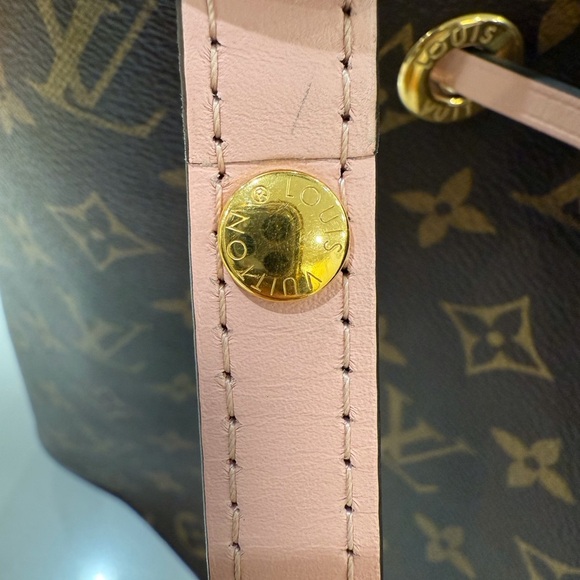 Louis Vuitton Neonoe Monogram MM bucket Shoulder Bag with Rose Poudre leather - Picture 5 of 16